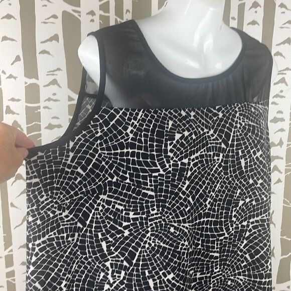 Vince Camuto Mosaic Print Sleeveless Top 1X - Picture 2 of 10